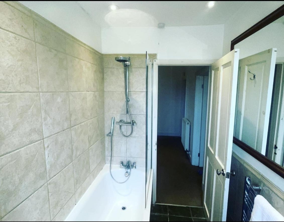 Luxury 1-Bed Apartment With Stunning City Views Perfect For Short Stays In Londyn Zewnętrze zdjęcie