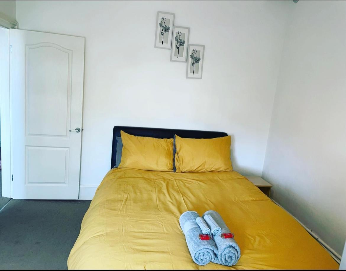 Luxury 1-Bed Apartment With Stunning City Views Perfect For Short Stays In Londyn Zewnętrze zdjęcie